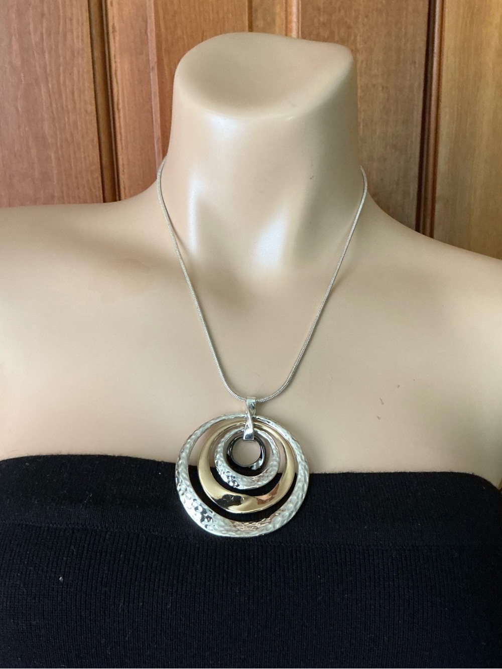 Silver Tone Concentric Circle Pendant Necklace - Women Jewelry